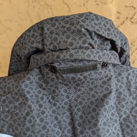 Columbia Jacket Shell - Women's - Women - Medium - good used condition - Picture 3 of 12